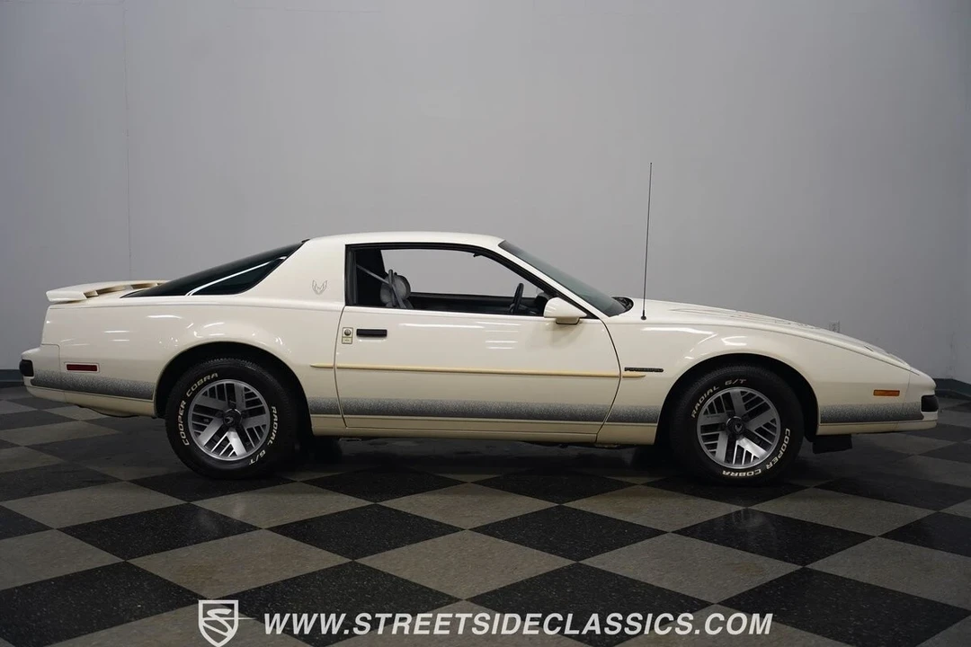 1990 Pontiac Firebird 3rd Gen - Image 18 of 21
