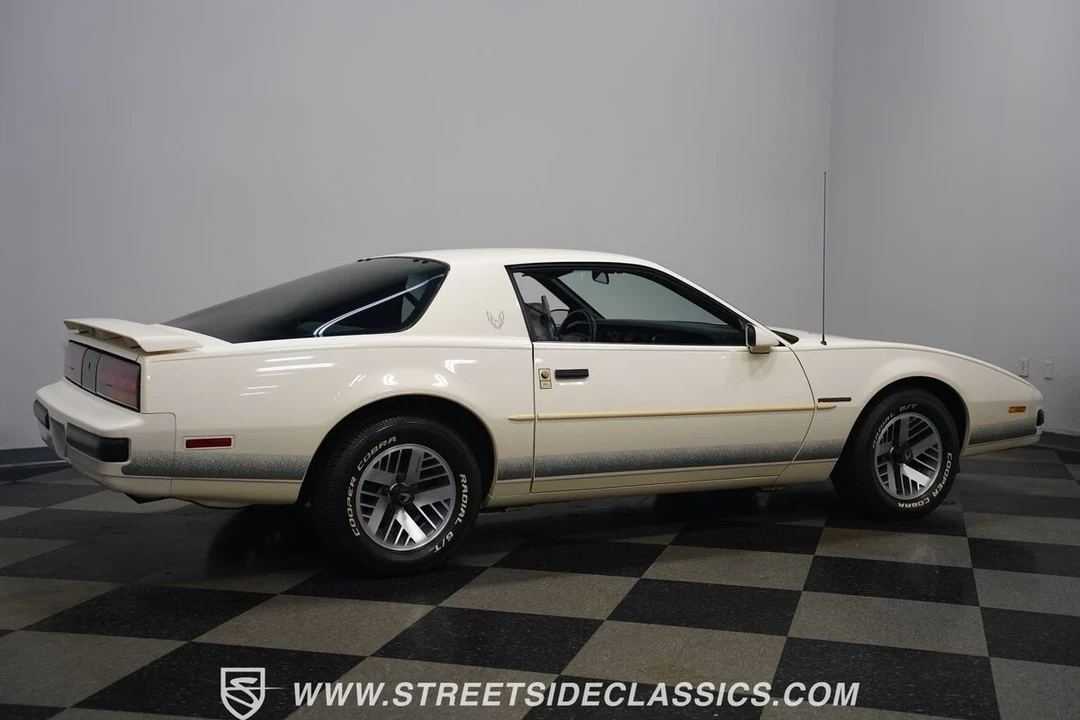 1990 Pontiac Firebird 3rd Gen - Image 17 of 21