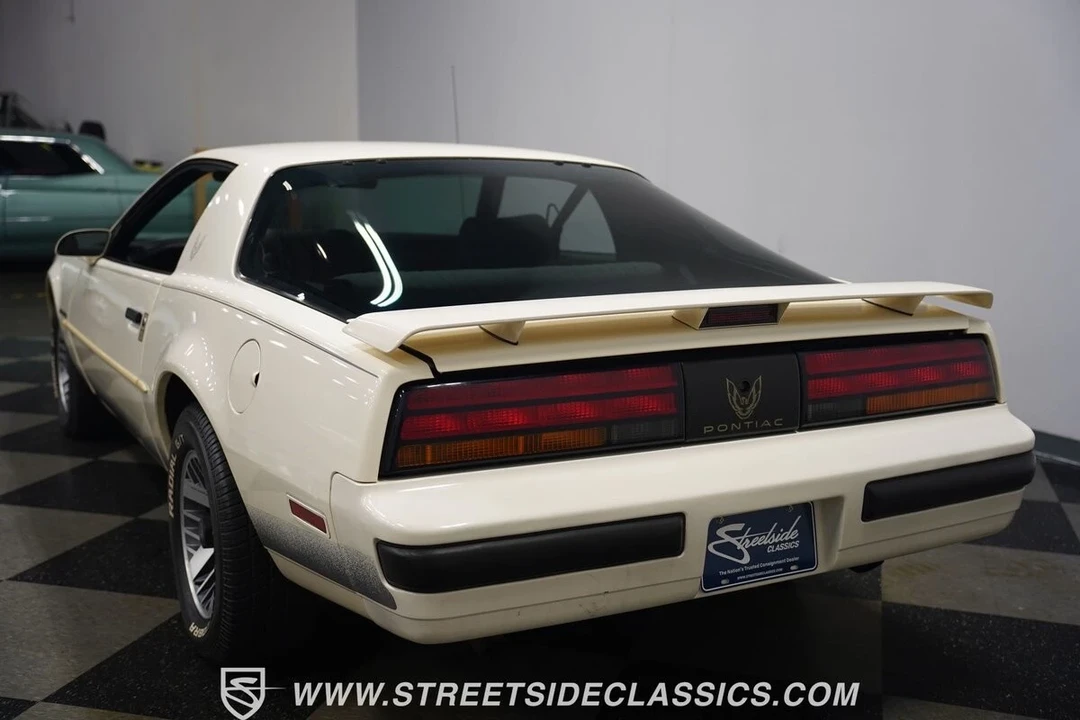 1990 Pontiac Firebird 3rd Gen - Image 13 of 21