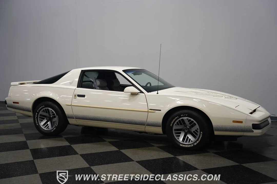 1990 Pontiac Firebird 3rd Gen - Image 19 of 21