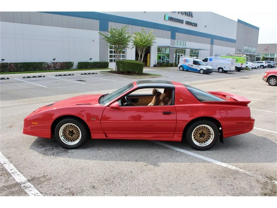 1990 Pontiac Firebird 3rd Gen - Image 25 of 31