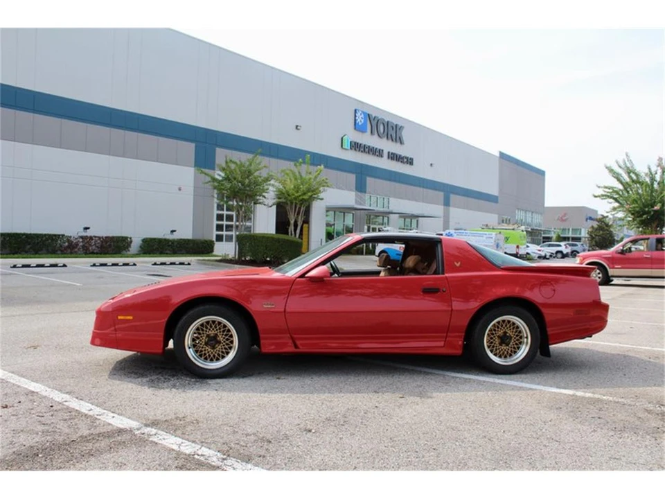 1990 Pontiac Firebird 3rd Gen - Image 9 of 31