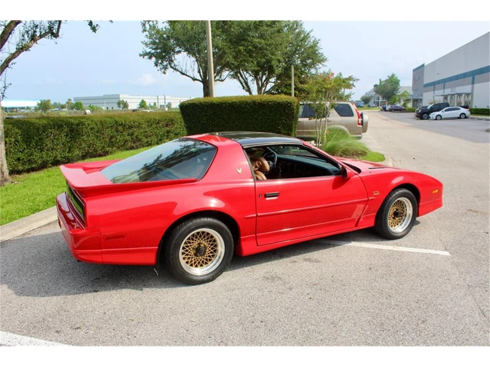 1990 Pontiac Firebird 3rd Gen - Image 17 of 31