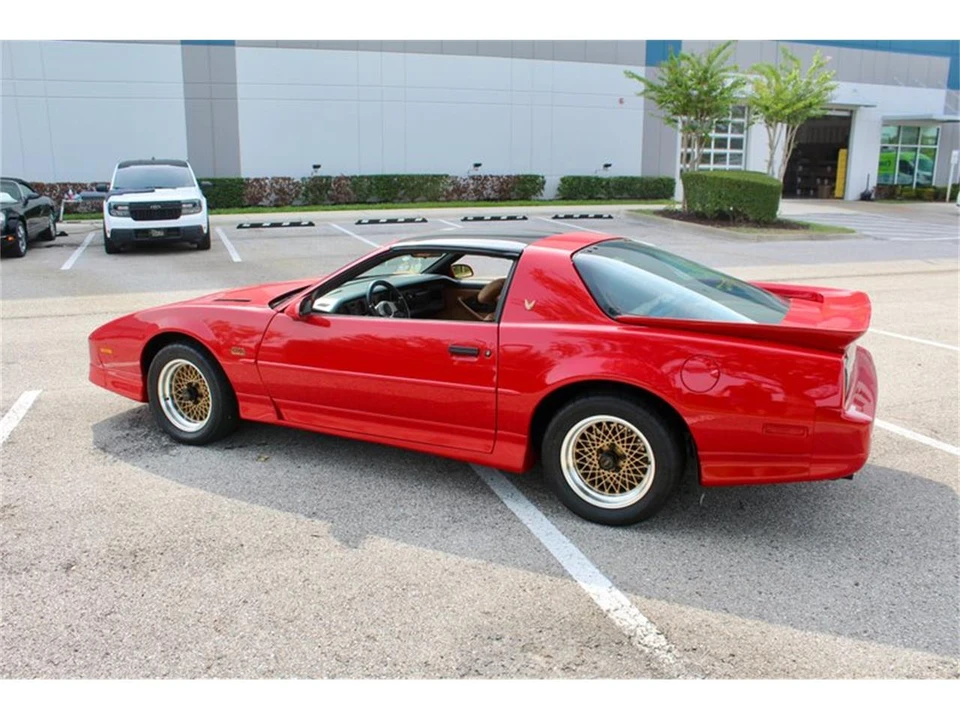 1990 Pontiac Firebird 3rd Gen - Image 26 of 31