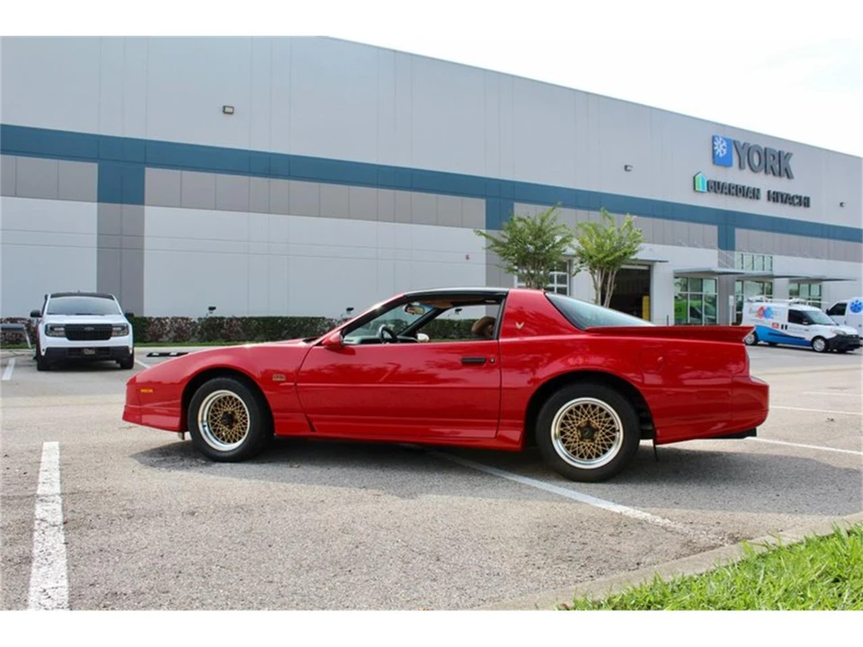 1990 Pontiac Firebird 3rd Gen - Image 10 of 31