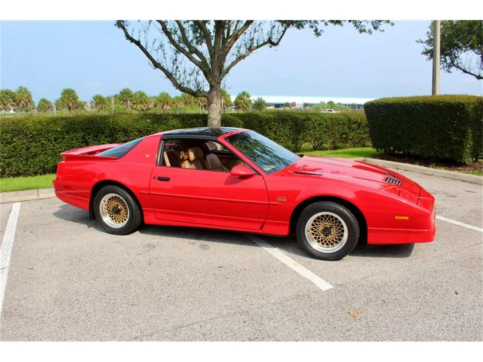 1990 Pontiac Firebird 3rd Gen - Image 19 of 31