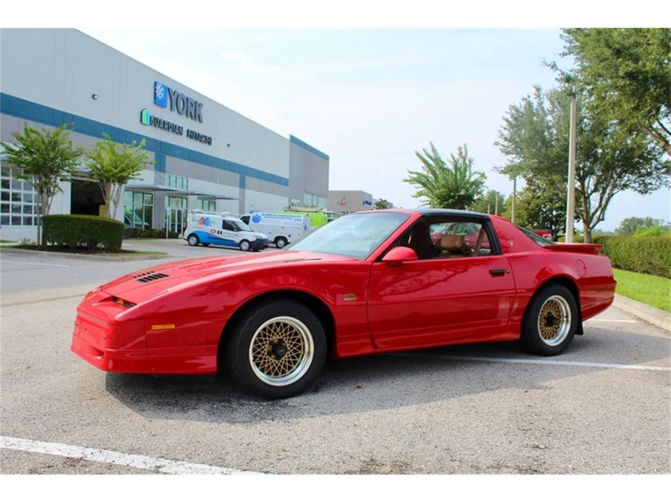 1990 Pontiac Firebird 3rd Gen - Image 8 of 31