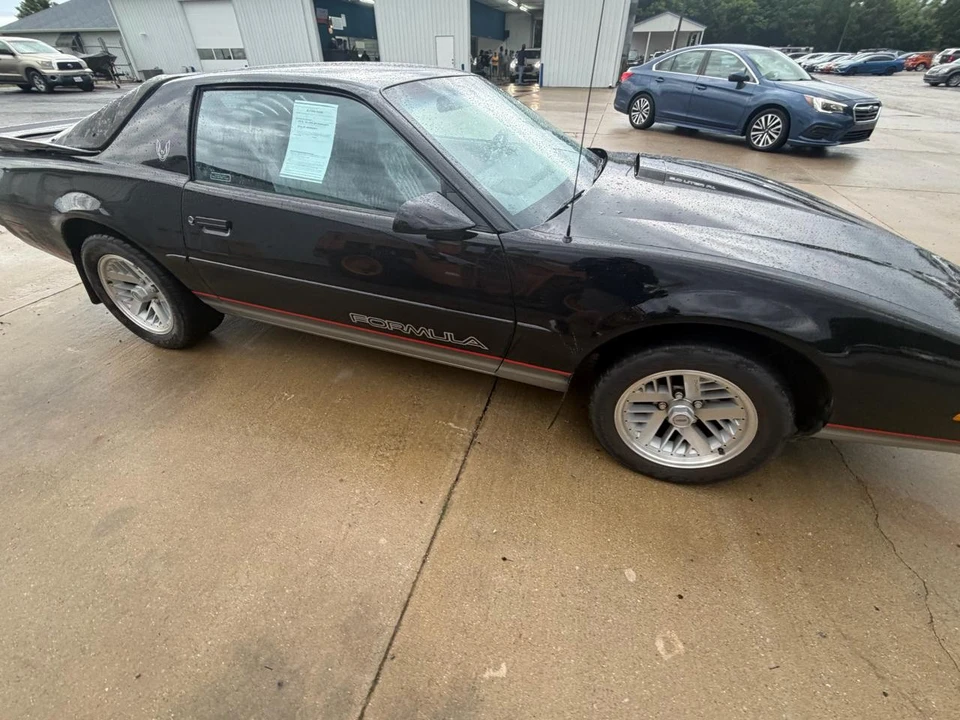 1990 Pontiac Firebird 3rd Gen - Image 4 of 31