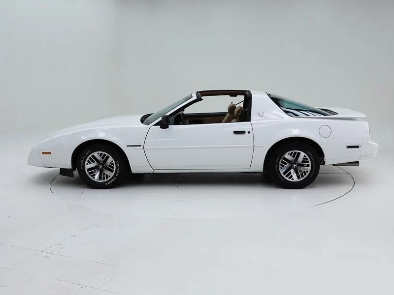 1990 Pontiac Firebird 3rd Gen - Image 9 of 30