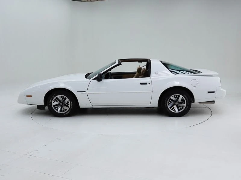 1990 Pontiac Firebird 3rd Gen - Image 6 of 30