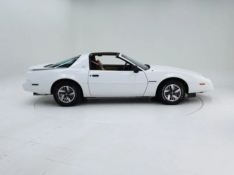 1990 Pontiac Firebird 3rd Gen - Image 4 of 30