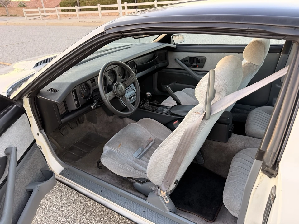 1990 Pontiac Firebird 3rd Gen - Image 10 of 18
