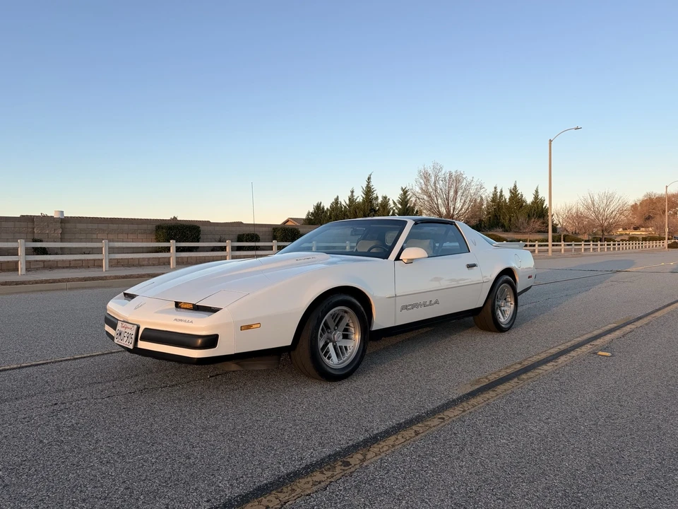 1990 Pontiac Firebird 3rd Gen - Image 5 of 18