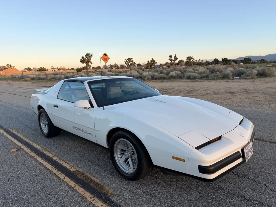1990 Pontiac Firebird 3rd Gen - Image 8 of 18