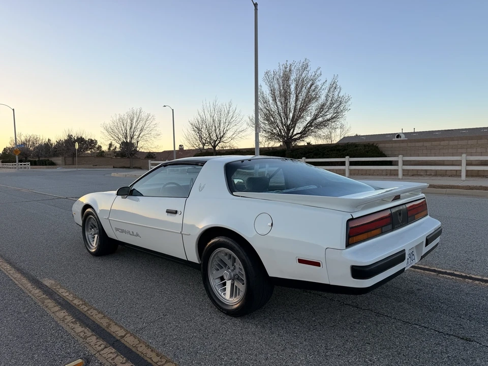 1990 Pontiac Firebird 3rd Gen - Image 7 of 18