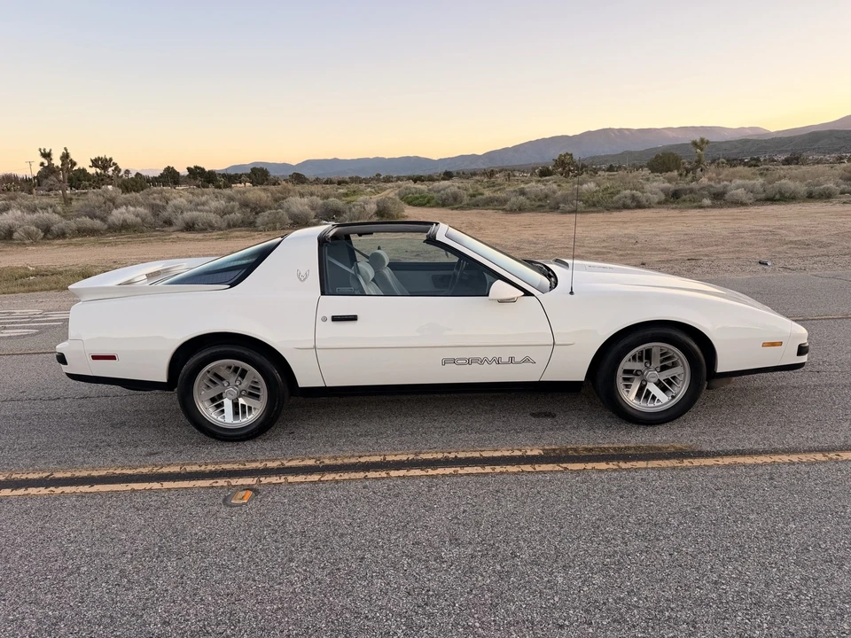 1990 Pontiac Firebird 3rd Gen - Image 3 of 18