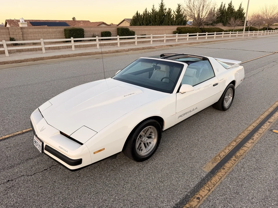 1990 Pontiac Firebird 3rd Gen - Image 9 of 18