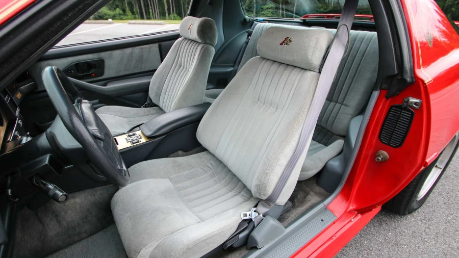 1990 Pontiac Firebird Trans Am 3rd Gen - Image 15 of 31