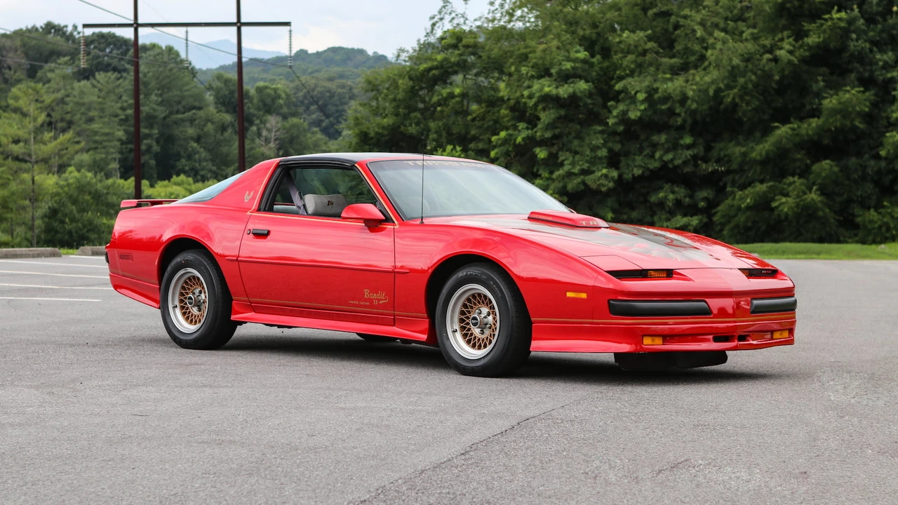 1990 Pontiac Firebird Trans Am 3rd Gen - Image 2 of 31