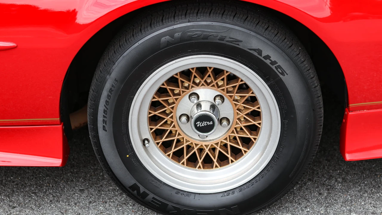 1990 Pontiac Firebird Trans Am 3rd Gen - Image 9 of 31