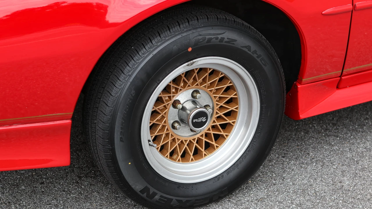 1990 Pontiac Firebird Trans Am 3rd Gen - Image 12 of 31