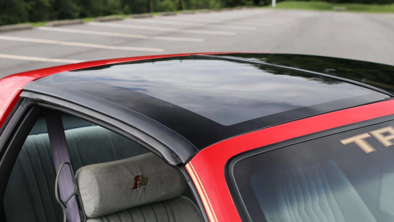 1990 Pontiac Firebird Trans Am 3rd Gen - Image 14 of 31