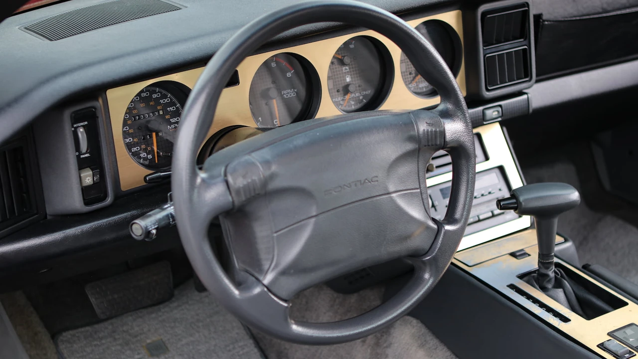 1990 Pontiac Firebird Trans Am 3rd Gen - Image 19 of 31