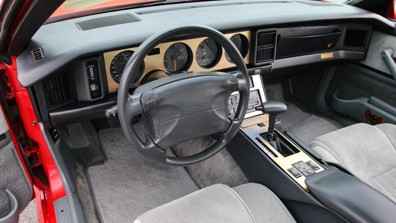 1990 Pontiac Firebird Trans Am 3rd Gen - Image 24 of 31