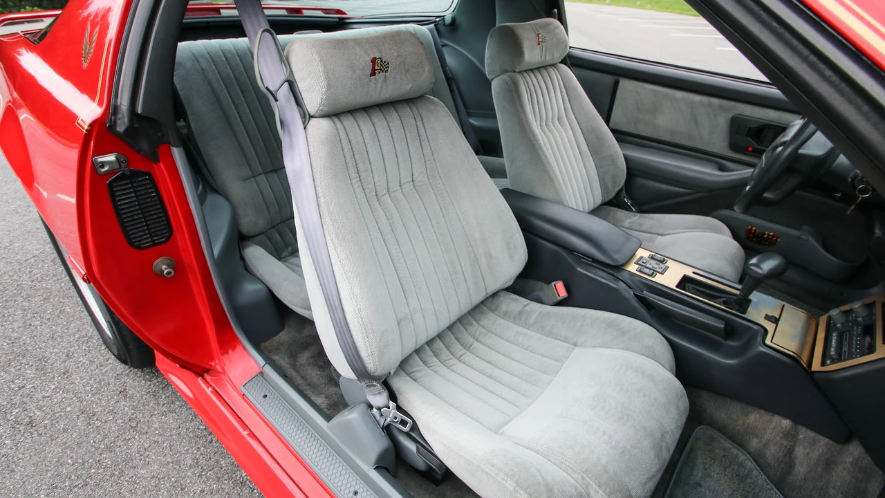 1990 Pontiac Firebird Trans Am 3rd Gen - Image 30 of 31