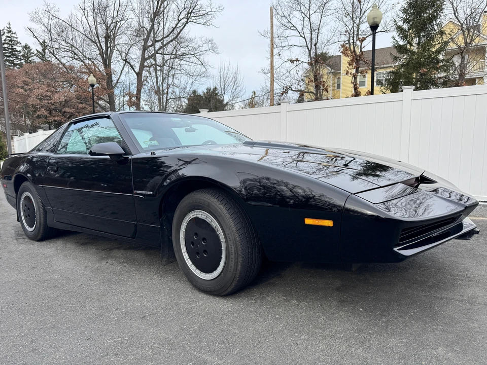 1990 Pontiac Firebird 3rd Gen - Image 19 of 30