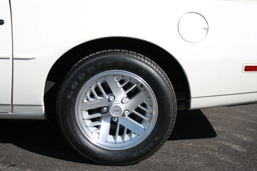 1990 Pontiac Firebird 3rd Gen - Image 8 of 22