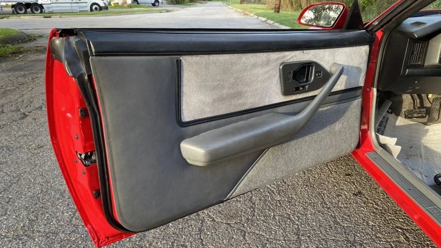 1990 Pontiac Firebird 3rd Gen - Image 4 of 10