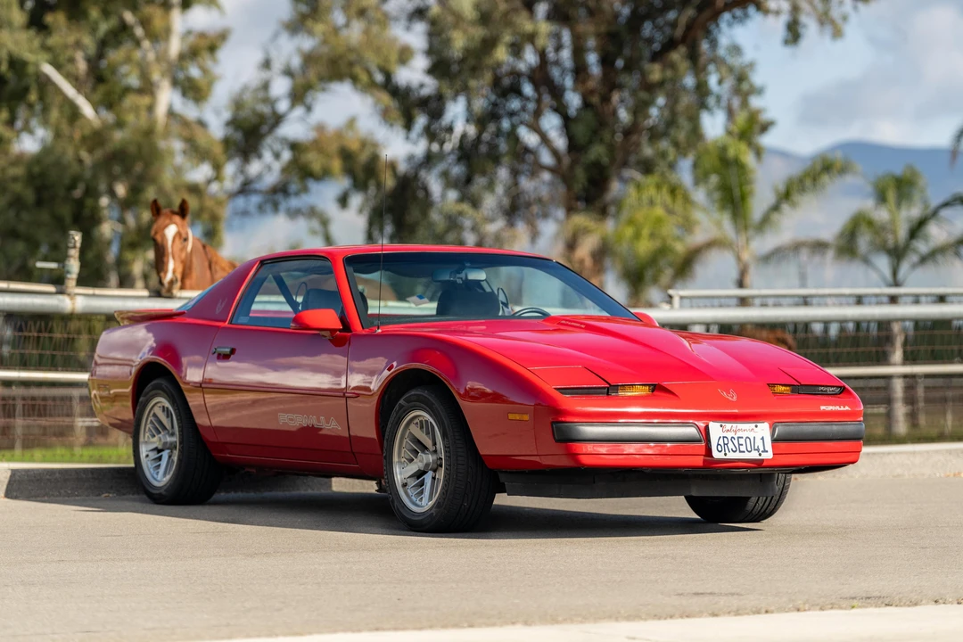 1990 Pontiac Firebird 3rd Gen - Image 10 of 31