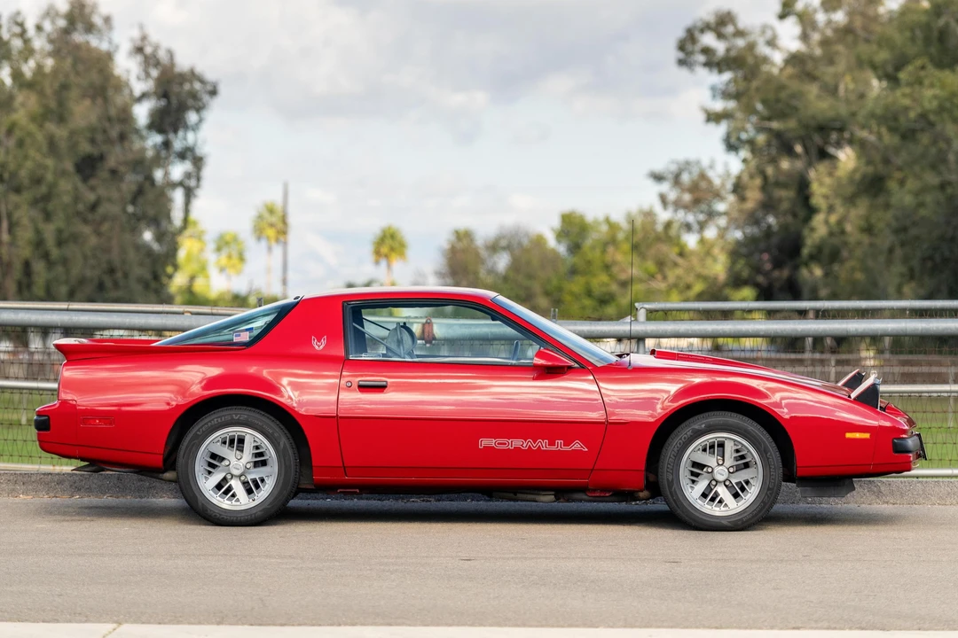 1990 Pontiac Firebird 3rd Gen - Image 3 of 31