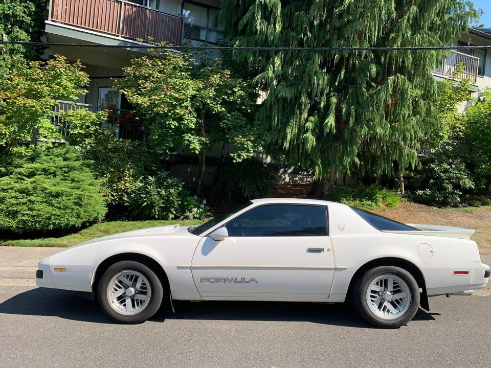 1990 Pontiac Firebird Formula 3rd Gen - Image 20 of 24