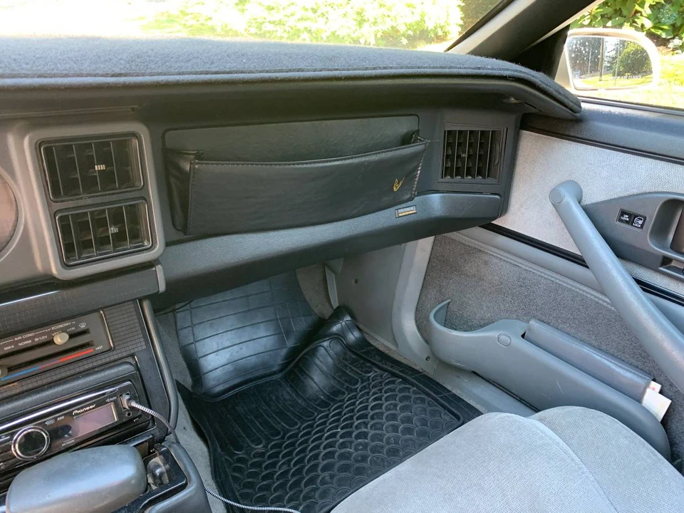 1990 Pontiac Firebird Formula 3rd Gen - Image 11 of 24