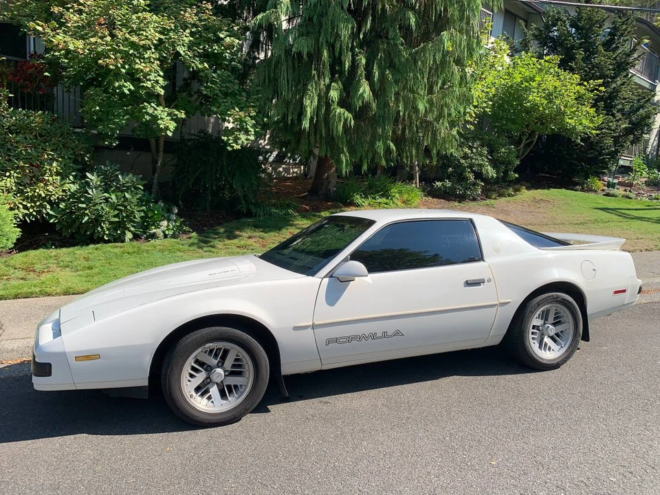 1990 Pontiac Firebird Formula 3rd Gen - Image 16 of 24