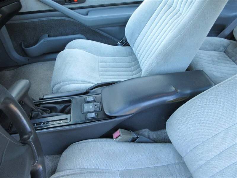 1990 Pontiac Firebird Formula 3rd Gen - Image 28 of 31