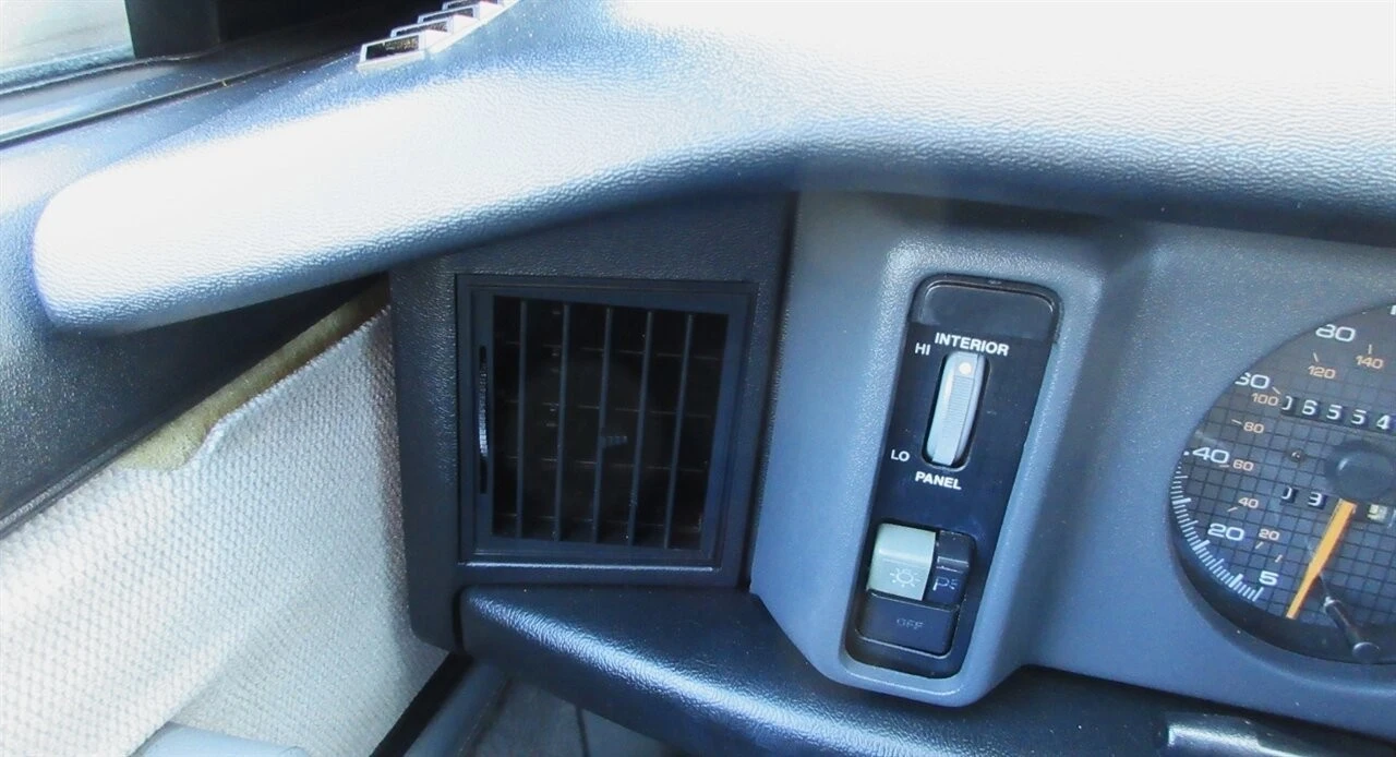 1990 Pontiac Firebird Formula 3rd Gen - Image 21 of 24