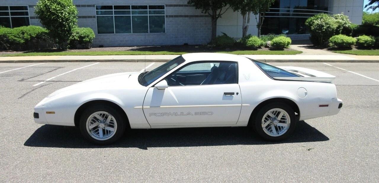 1990 Pontiac Firebird Formula 3rd Gen - Image 9 of 24