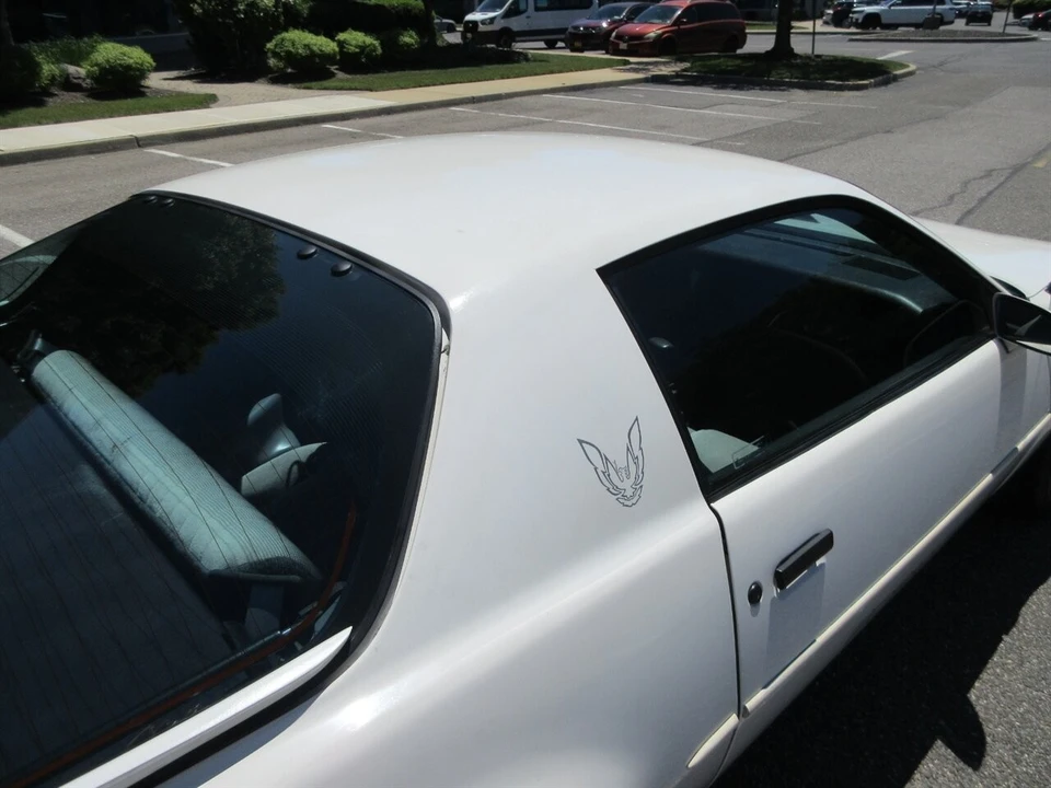 1990 Pontiac Firebird Formula 3rd Gen - Image 19 of 24