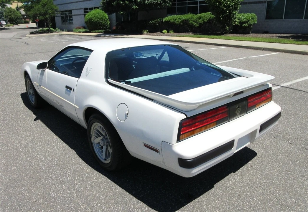 1990 Pontiac Firebird Formula 3rd Gen - Image 7 of 24