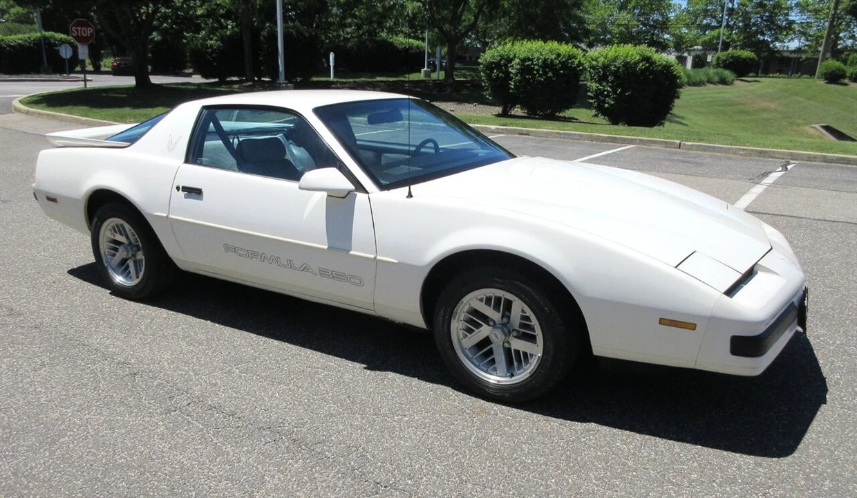 1990 Pontiac Firebird Formula 3rd Gen - Image 6 of 24
