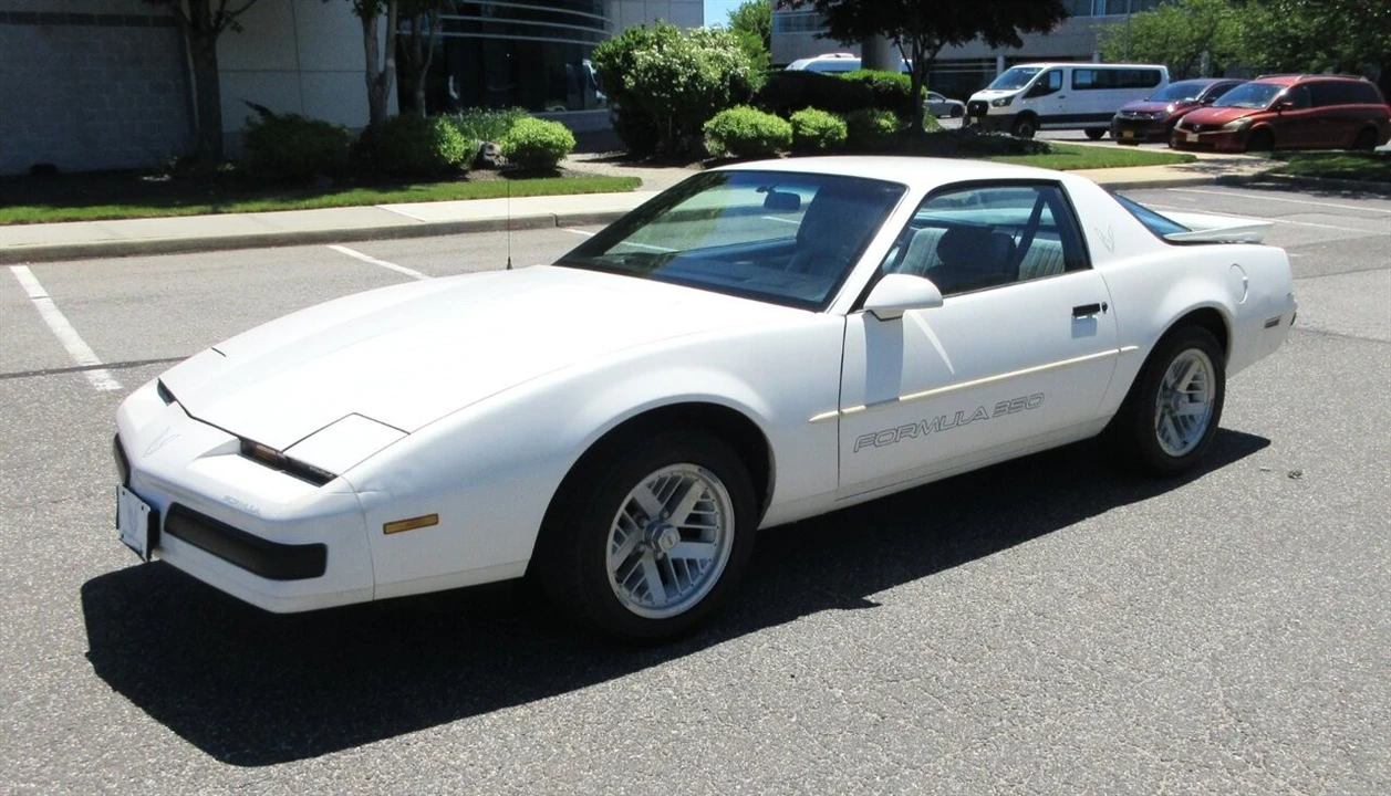 1990 Pontiac Firebird Formula 3rd Gen - Image 5 of 24