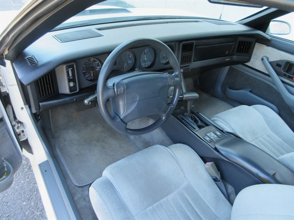 1990 Pontiac Firebird Formula 3rd Gen - Image 22 of 24