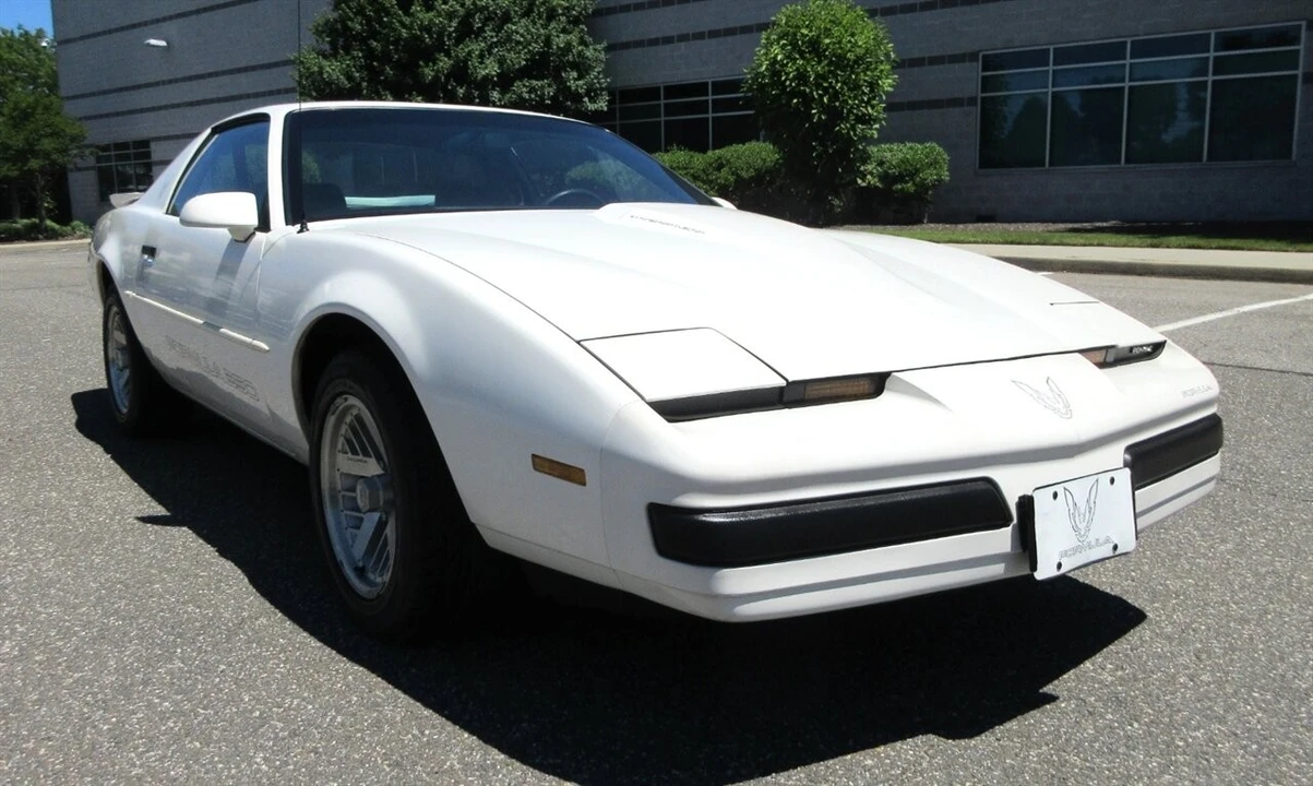 1990 Pontiac Firebird Formula 3rd Gen - Image 2 of 24