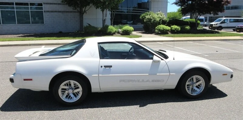 1990 Pontiac Firebird Formula 3rd Gen - Image 10 of 31