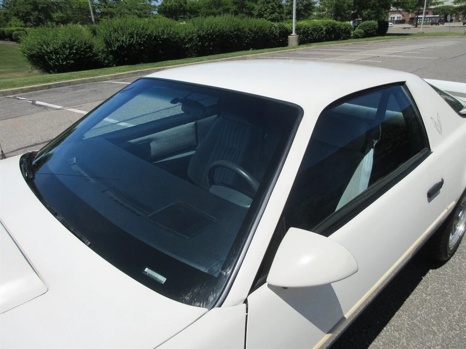 1990 Pontiac Firebird Formula 3rd Gen - Image 17 of 24