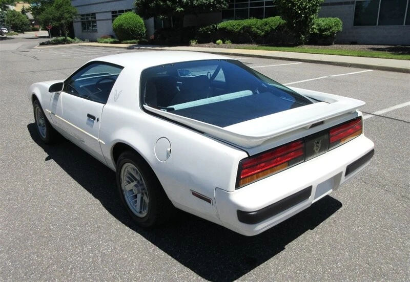 1990 Pontiac Firebird Formula 3rd Gen - Image 7 of 31