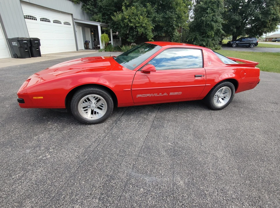 1990 Pontiac Firebird 3rd Gen - Image 9 of 31